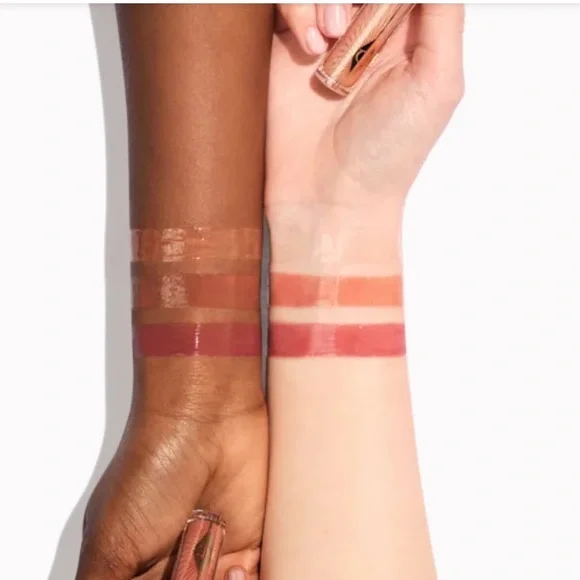 Charlotte Tilbury COLLAGEN LIP BATH ICONS KIT
LIMITED EDITION KIT - Picture 3 of 9